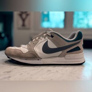 Nike Men’s Pegasus 89, White/Industrial Blue, Size 13, Good pre owned condition
